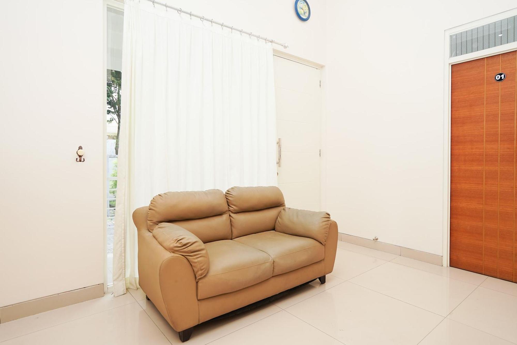 Oyo 782 Menjangan Residence At Citraland 1 Surabaja Zewnętrze zdjęcie