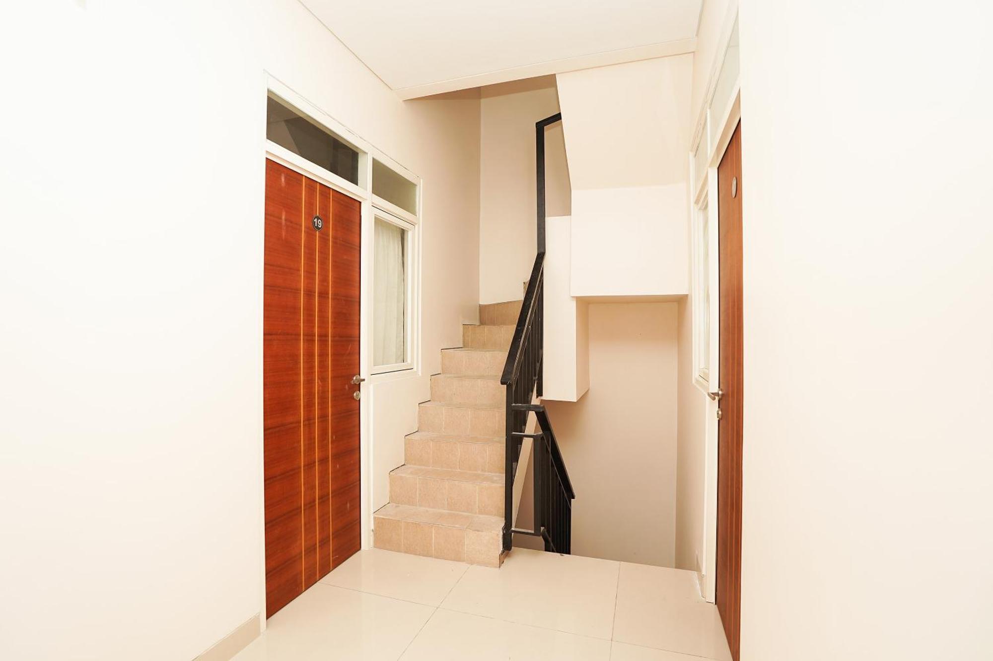 Oyo 782 Menjangan Residence At Citraland 1 Surabaja Zewnętrze zdjęcie
